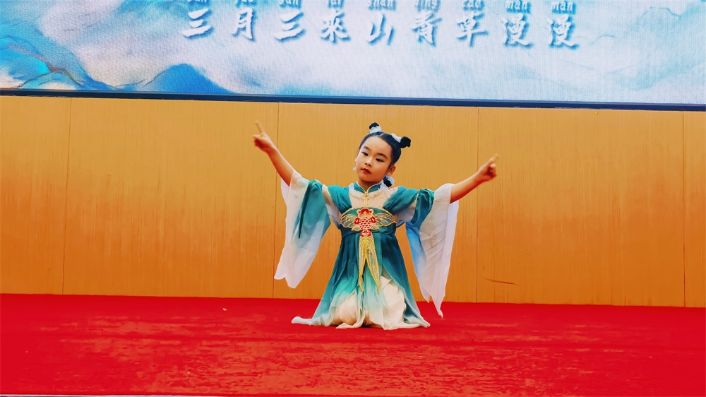 凝心聚力，共赴新程——艾禮安隆重舉辦2025年新春晚會